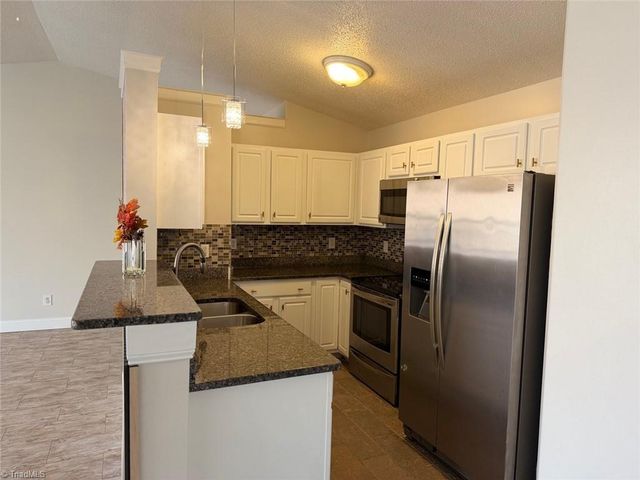 531 Ivy Glen Drive, Winston-salem, NC 27127