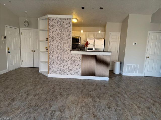 531 Ivy Glen Drive, Winston-salem, NC 27127