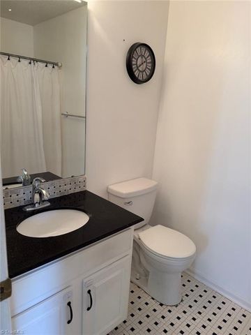 531 Ivy Glen Drive, Winston-salem, NC 27127