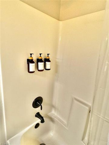 531 Ivy Glen Drive, Winston-salem, NC 27127