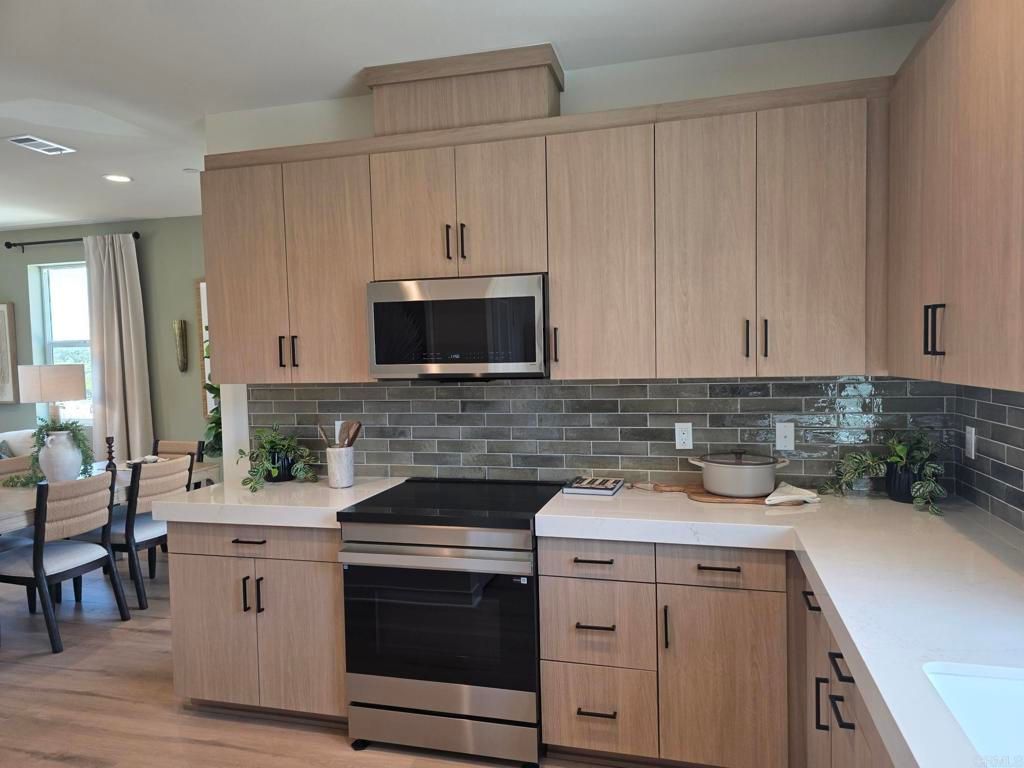Image 5 of property listing at 7610 Quest Lane, Santee, CA 92071