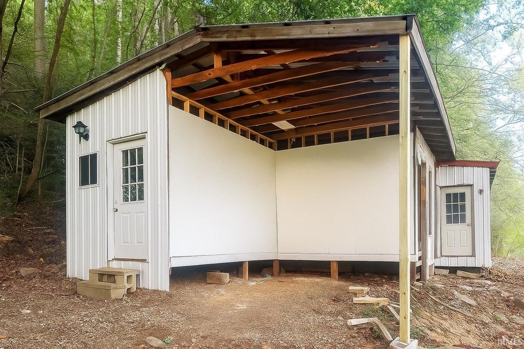 467 Rivervale Cabin Road, Bedford, IN 47421