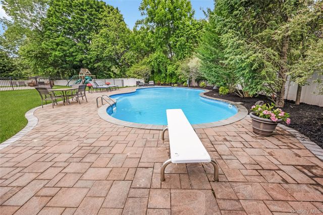 154A Stony Hollow Road, Greenlawn, NY 11740