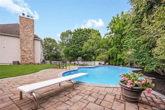 154A Stony Hollow Road, Greenlawn, NY 11740