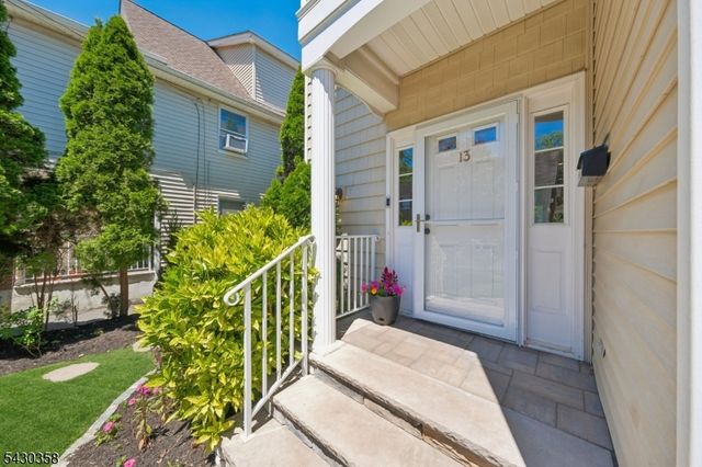 13 Edgar St, Summit City, NJ 07901