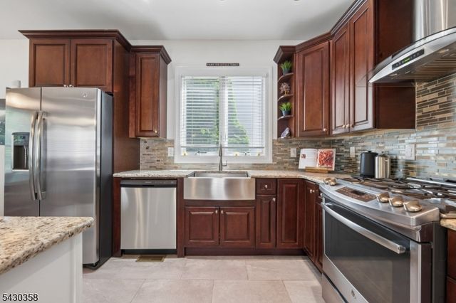 13 Edgar St, Summit City, NJ 07901