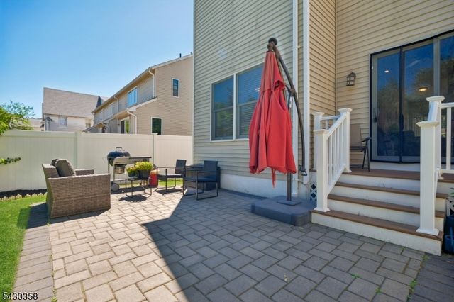 13 Edgar St, Summit City, NJ 07901