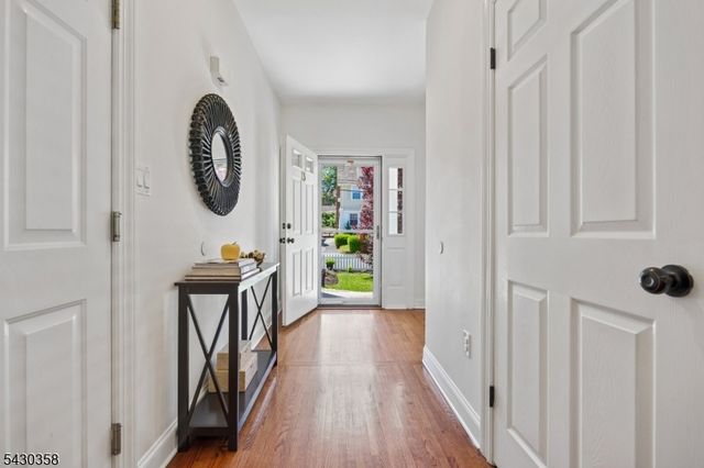 13 Edgar St, Summit City, NJ 07901