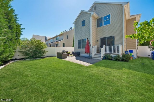13 Edgar St, Summit City, NJ 07901