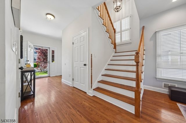 13 Edgar St, Summit City, NJ 07901