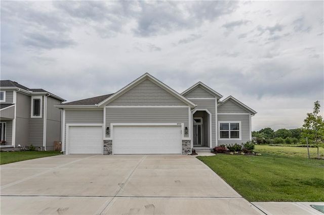18722 W 169th Terrace, Olathe, KS 66062