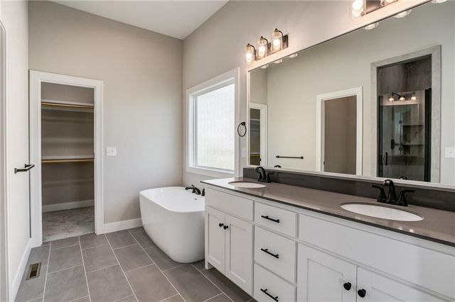 18722 W 169th Terrace, Olathe, KS 66062