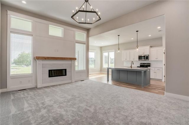 18722 W 169th Terrace, Olathe, KS 66062
