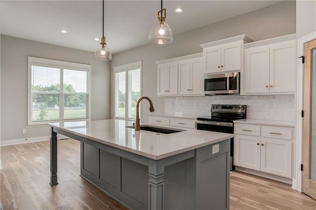 18722 W 169th Terrace, Olathe, KS 66062