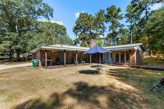 34 Country Park Cir., Petal, MS 39465