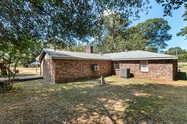 34 Country Park Cir., Petal, MS 39465