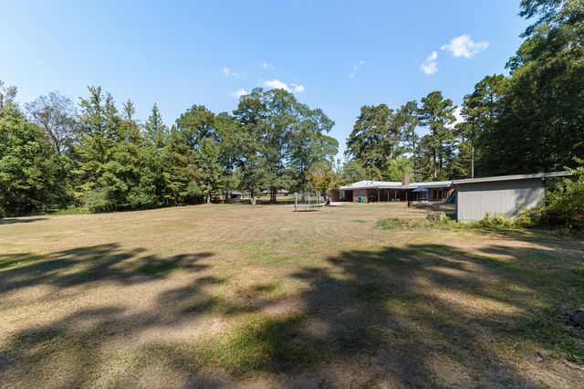 34 Country Park Cir., Petal, MS 39465