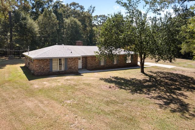 34 Country Park Cir., Petal, MS 39465