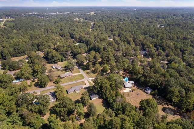 34 Country Park Cir., Petal, MS 39465