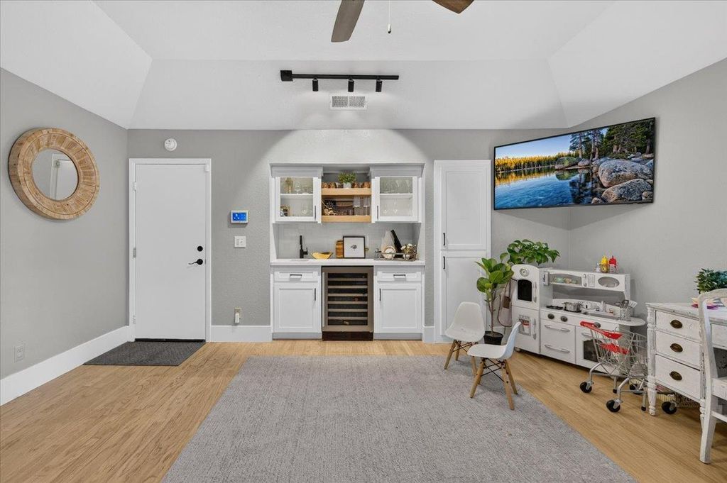 Image 17 of property listing at 6668 Forrestal Avenue, Clovis, CA 93619