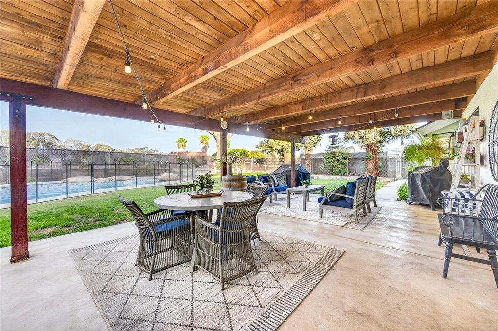 Image 26 of property listing at 6668 Forrestal Avenue, Clovis, CA 93619