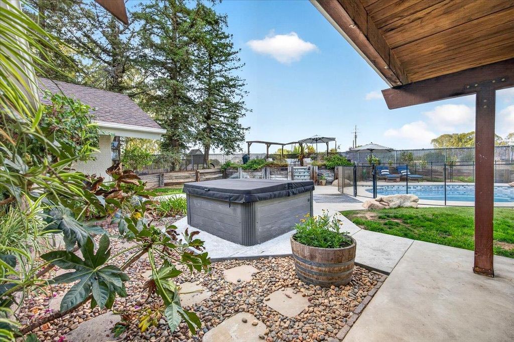 Image 27 of property listing at 6668 Forrestal Avenue, Clovis, CA 93619