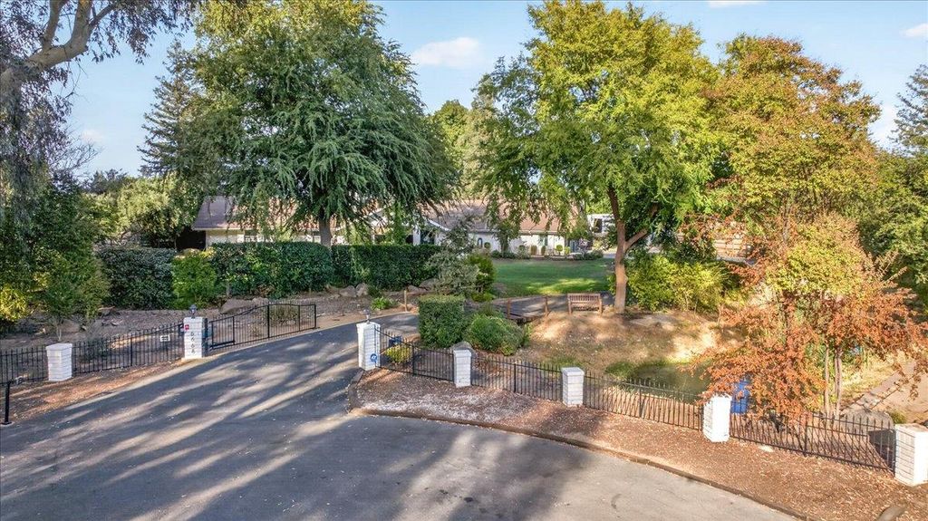 Image 3 of property listing at 6668 Forrestal Avenue, Clovis, CA 93619