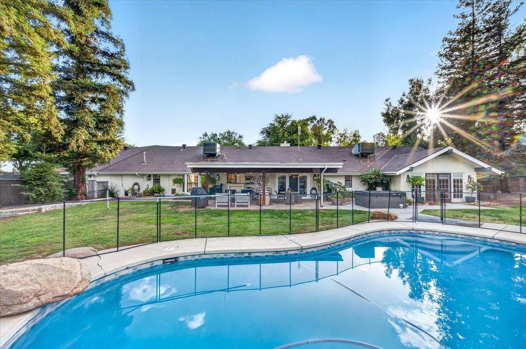 Image 40 of property listing at 6668 Forrestal Avenue, Clovis, CA 93619