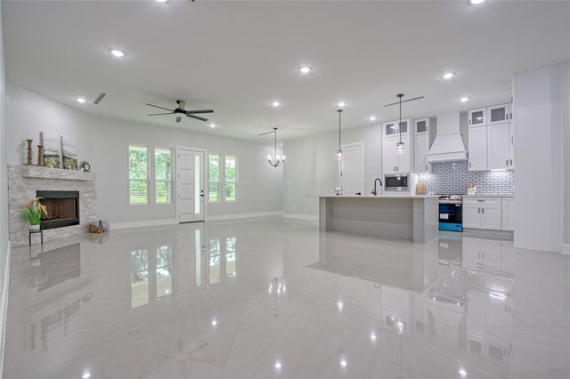 11082 Tammy Circle, Plantersville, TX 77363