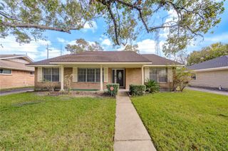 9611 Greenwillow Street, Houston, TX 77096
