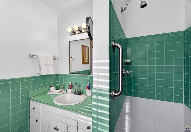 3523 SE Park Lane CT, Topeka, KS 66605