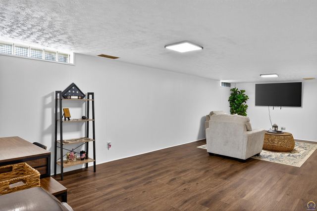 3523 SE Park Lane CT, Topeka, KS 66605