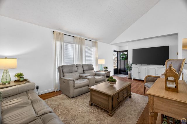 3523 SE Park Lane CT, Topeka, KS 66605