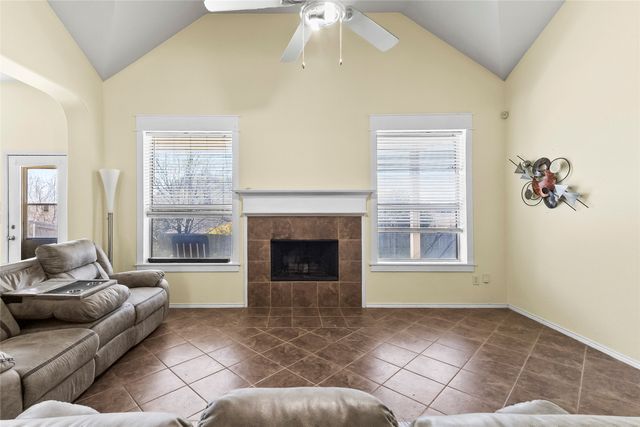 824 Peach Lane, Burleson, TX 76028