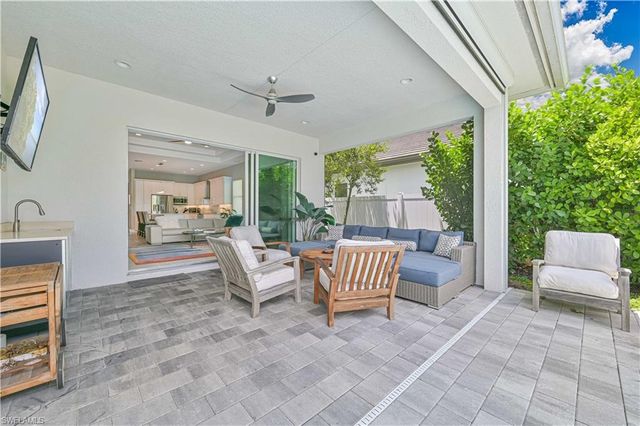 693 105th AVE N, Naples, FL 34108