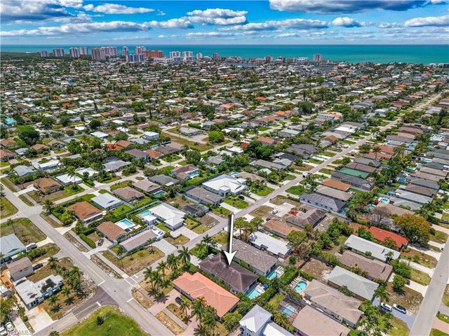 693 105th AVE N, Naples, FL 34108