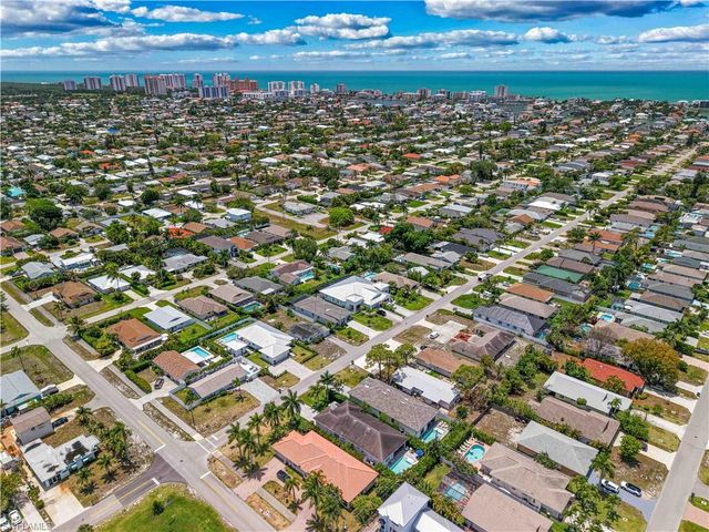 693 105th AVE N, Naples, FL 34108