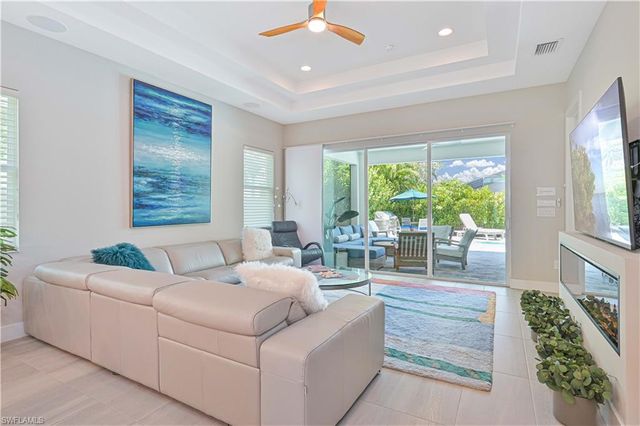 693 105th AVE N, Naples, FL 34108
