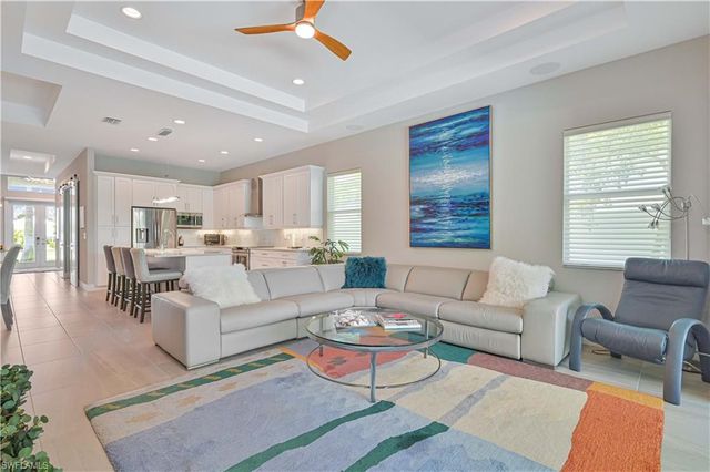 693 105th AVE N, Naples, FL 34108