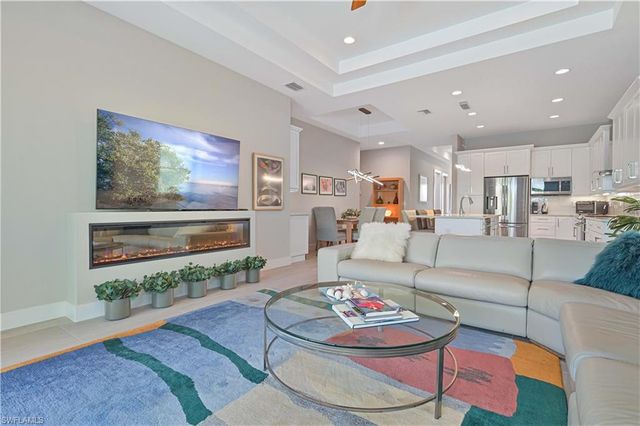 693 105th AVE N, Naples, FL 34108