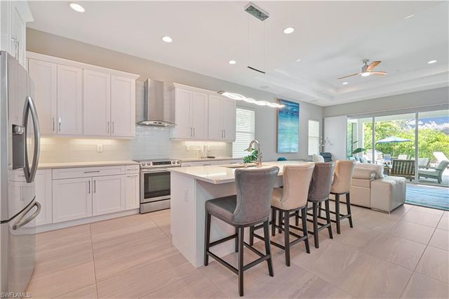 693 105th AVE N, Naples, FL 34108