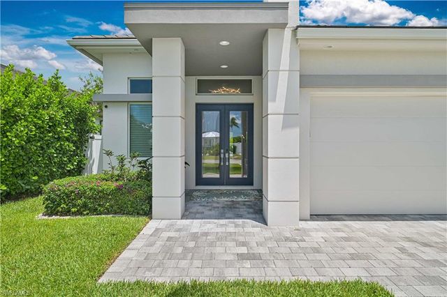 693 105th AVE N, Naples, FL 34108