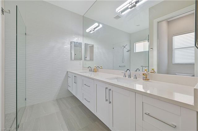 693 105th AVE N, Naples, FL 34108