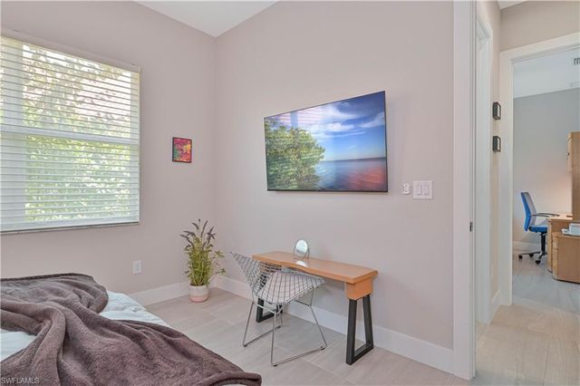 693 105th AVE N, Naples, FL 34108