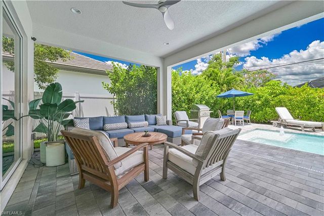 693 105th AVE N, Naples, FL 34108