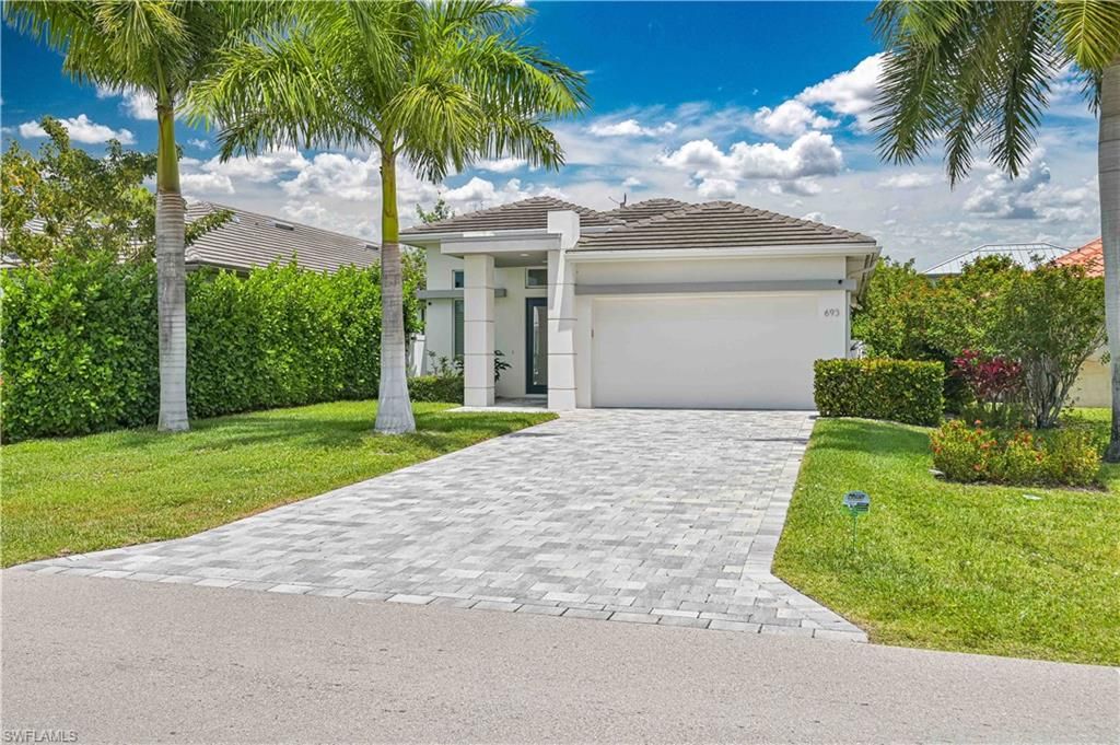 693 105th AVE N, Naples, FL 34108