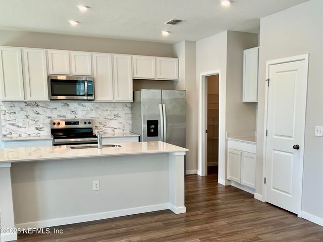 14750 CASHEW Avenue, Jacksonville, FL 32218
