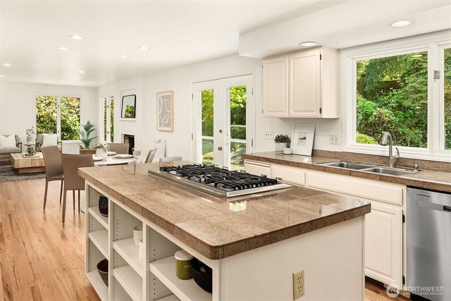 8531 Hunts Point Lane, Hunts Point, WA 98004