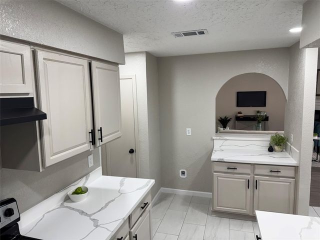 10106 Hillridge Road, La Porte, TX 77571