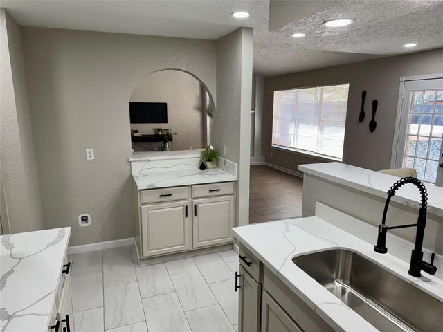 10106 Hillridge Road, La Porte, TX 77571